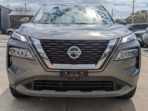 Used 2021 Nissan Rogue SV image 3