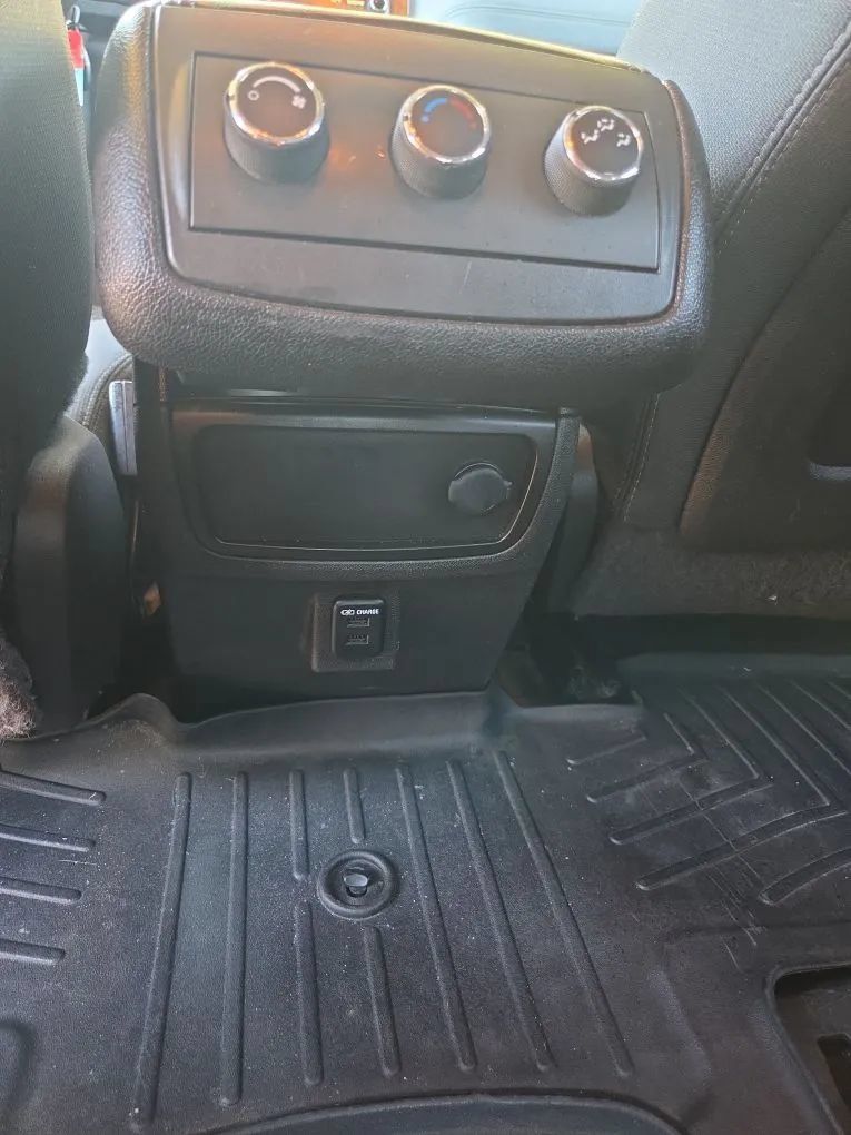 Used 2014 Chevrolet Traverse LT FWD image 23