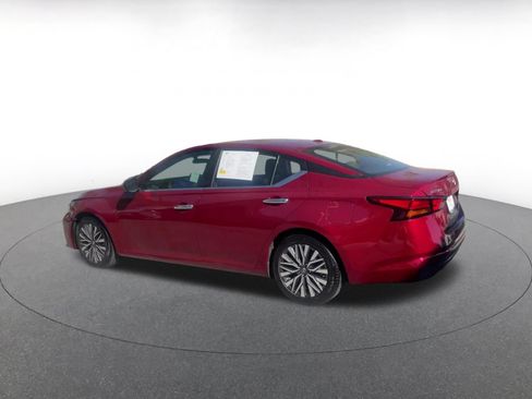Used 2025 Nissan Altima 2.5 SV FWD image 10