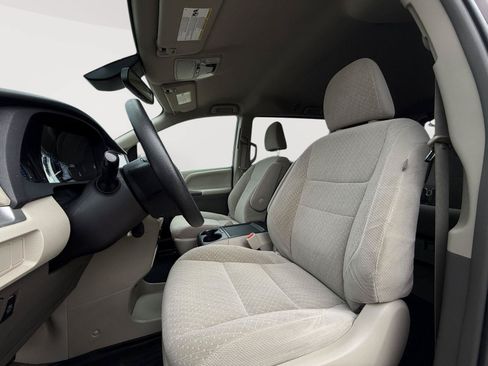 Used 2018 Toyota Sienna LE FWD image 10
