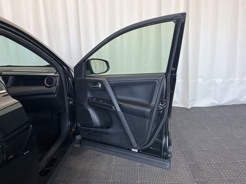 Used 2018 Toyota RAV4 SE w/ Advanced Technology Package AWD/4WD image 20