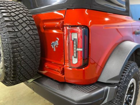 Used 2023 Ford Bronco Badlands image 12