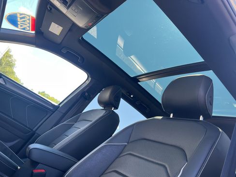 Used 2022 Volkswagen Tiguan SEL R-Line image 21
