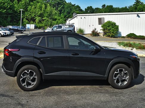 Used 2025 Chevrolet Trax LT w/ LT Convenience Package FWD image 6