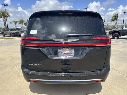 New 2026 Chrysler Pacifica Pinnacle image 6