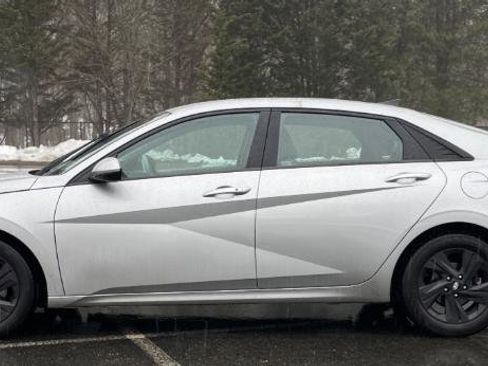 Used 2022 Hyundai Elantra SEL w/ Convenience Package image 3