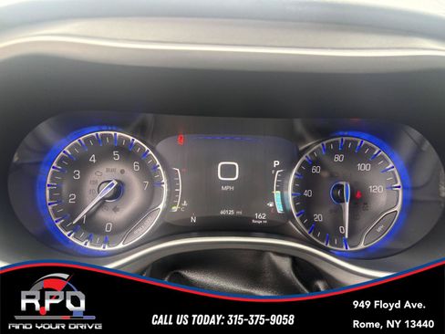 Used 2024 Chrysler Pacifica Touring-L FWD image 19