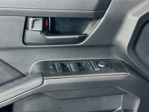 Used 2025 Toyota Tacoma SR5 AWD/4WD image 17