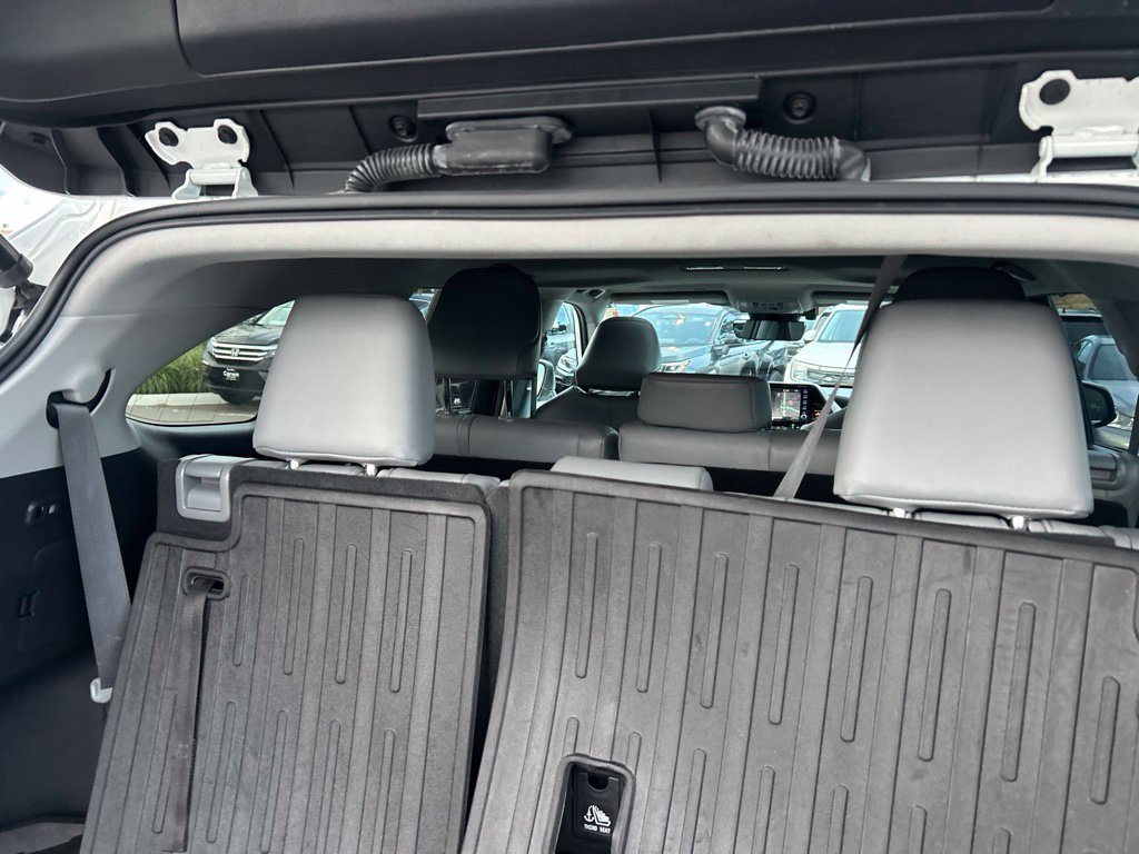Used 2020 Toyota Highlander XLE AWD/4WD image 20