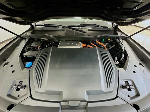 Used 2023 Audi e-tron Premium Plus w/ Premium Plus Package image 36