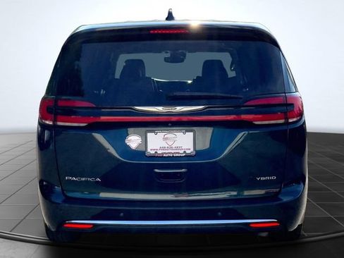 Used 2022 Chrysler Pacifica Limited w/ Uconnect Theater Family Group FWD image 9
