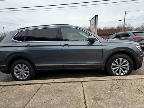 Used 2018 Volkswagen Tiguan SE w/ Panoramic Sunroof Package image 5
