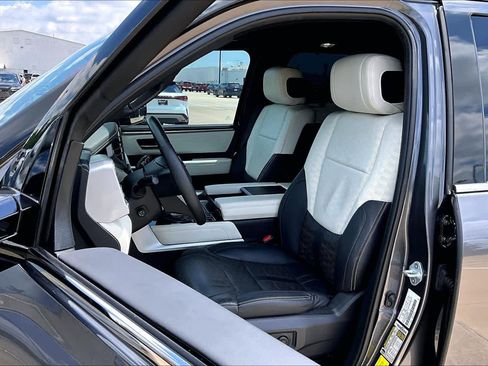 Used 2023 Toyota Sequoia Capstone AWD/4WD image 8