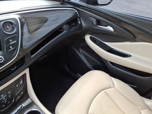 Used 2020 Buick Envision Essence FWD image 33