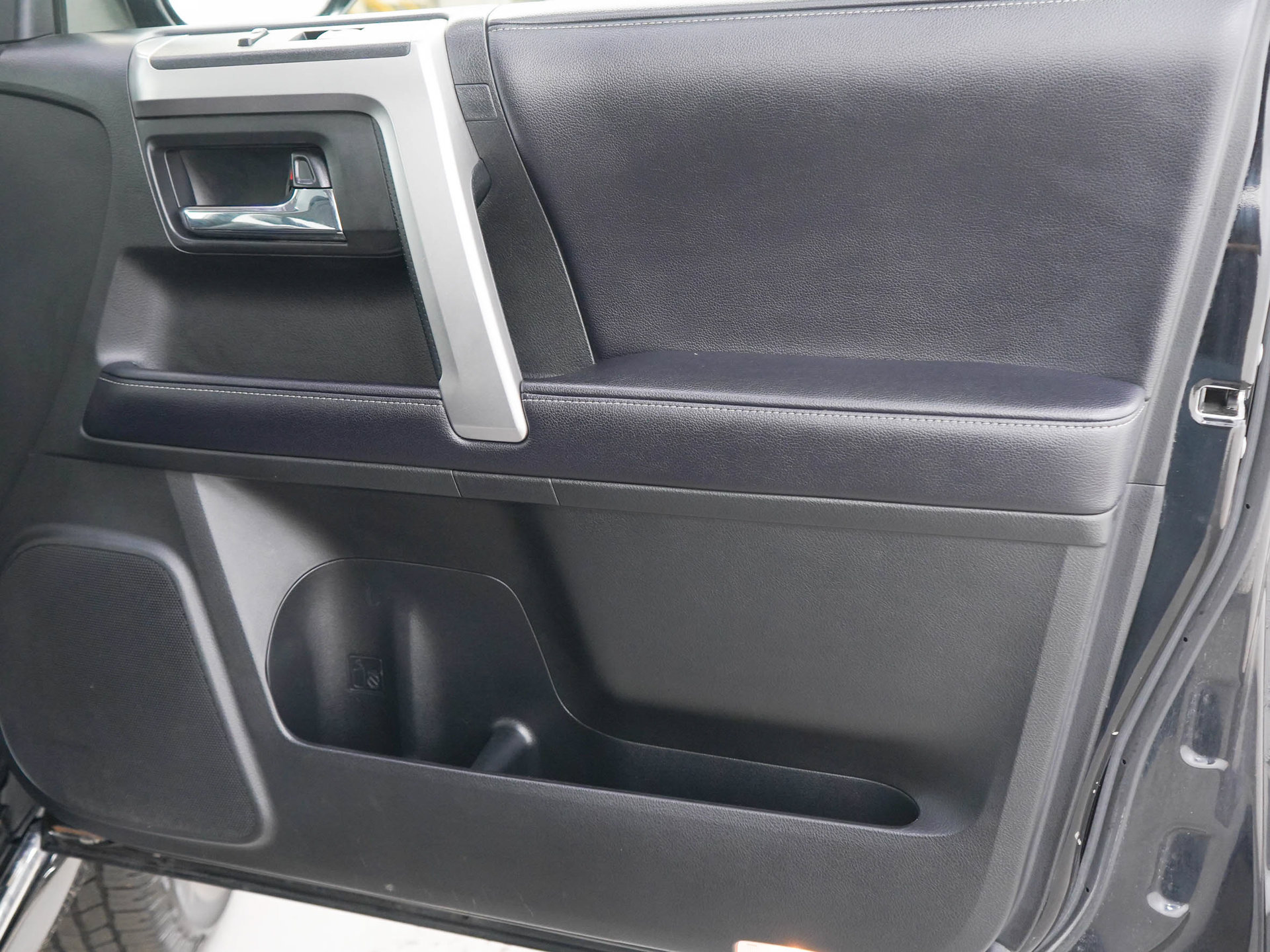 Used 2019 Toyota 4Runner Limited AWD/4WD image 9