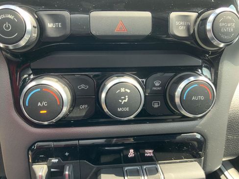 Used 2021 RAM 1500 Big Horn AWD/4WD image 39