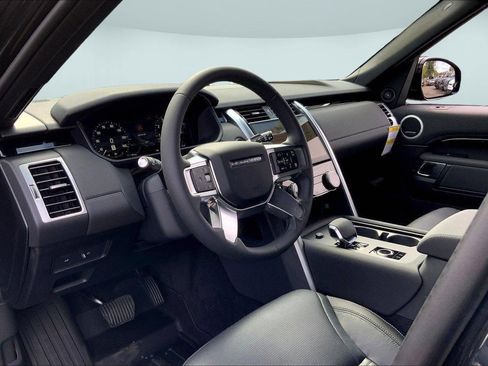 New 2025 Land Rover Discovery S AWD/4WD image 3