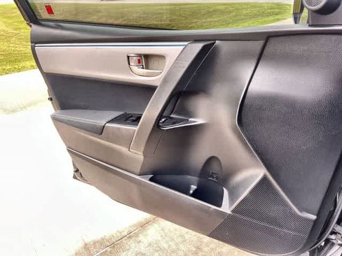 Used 2016 Toyota Corolla LE FWD image 30