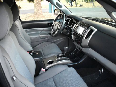 Used 2015 Toyota Tacoma 4x4 Double Cab w/ TRD Off-Road Package image 45