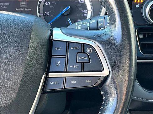 Certified 2022 Toyota Highlander XLE image 23