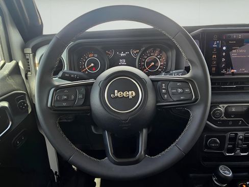 Used 2025 Jeep Wrangler Unlimited Sport AWD/4WD image 15