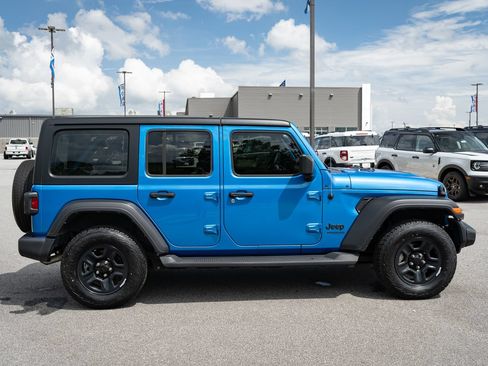 Used 2022 Jeep Wrangler Unlimited Sport AWD/4WD image 11