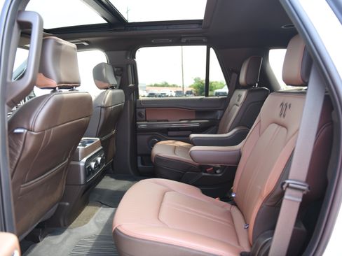 Used 2024 Ford Expedition King Ranch RWD image 13