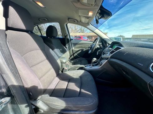 Used 2013 Chevrolet Cruze LT image 18