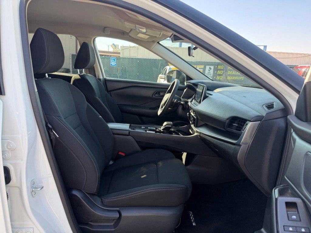 Used 2024 Nissan Rogue S FWD image 21
