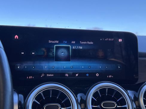 Used 2023 Mercedes-Benz GLB 250 image 25