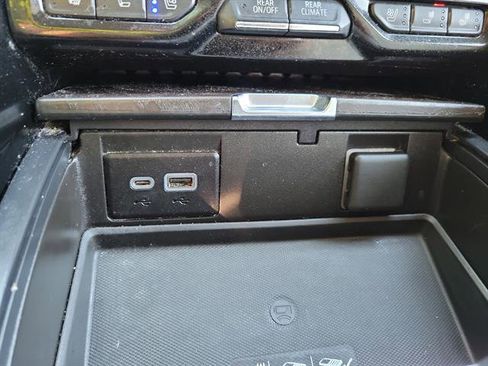 Used 2022 GMC Yukon XL Denali image 19