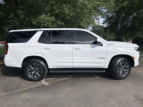 Used 2022 Chevrolet Tahoe Z71 w/ Luxury Package AWD/4WD image 2