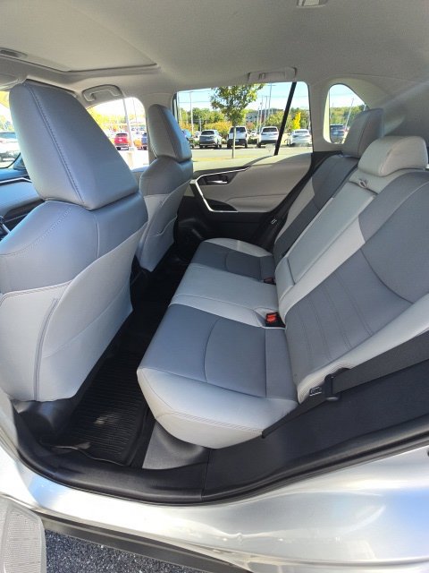 Used 2020 Toyota RAV4 XLE Premium AWD/4WD image 18