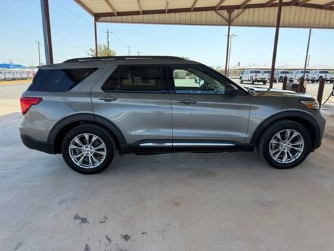 Used 2020 Ford Explorer XLT w/ Equipment Group 202A RWD image 9