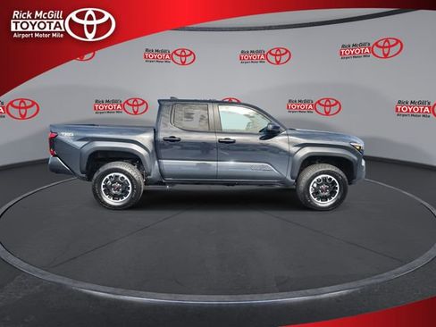 Certified 2025 Toyota Tacoma TRD Off-Road AWD/4WD image 9