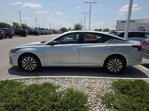 Used 2025 Nissan Altima 2.5 SV AWD/4WD image 6