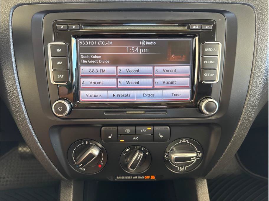 Used 2013 Volkswagen Jetta SE FWD image 18