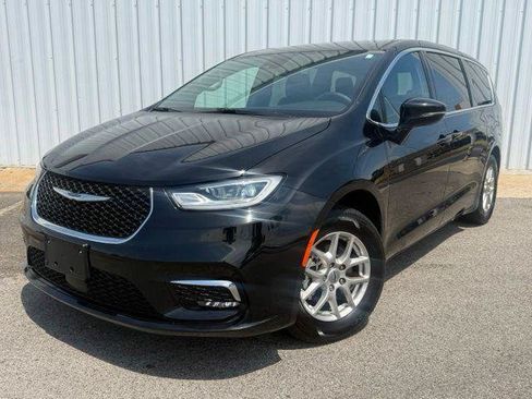 Used 2025 Chrysler Pacifica Select FWD image 1
