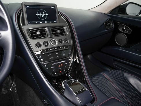 Used 2018 Aston Martin DB11 V12 image 39