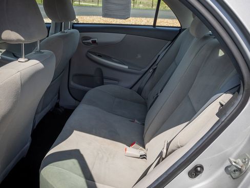 Used 2013 Toyota Corolla LE image 17