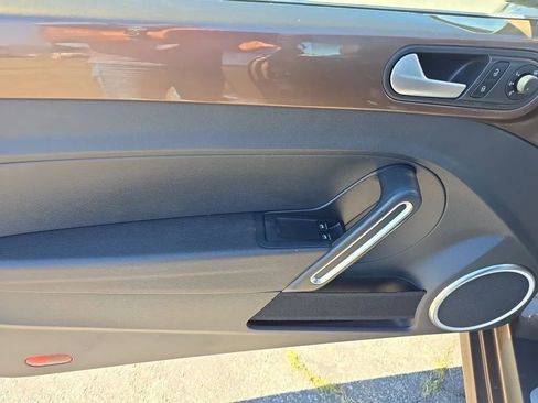 Used 2013 Volkswagen Beetle 2.5 image 27