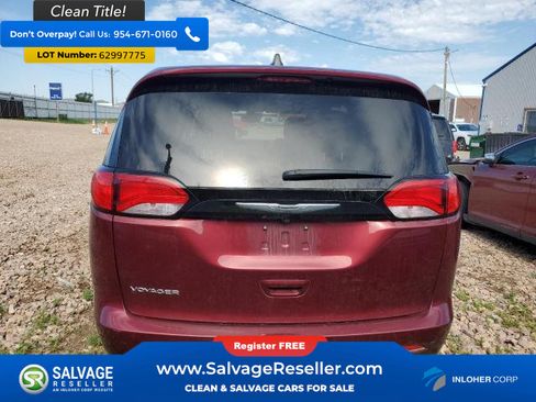 Used 2023 Chrysler Voyager LX FWD image 8