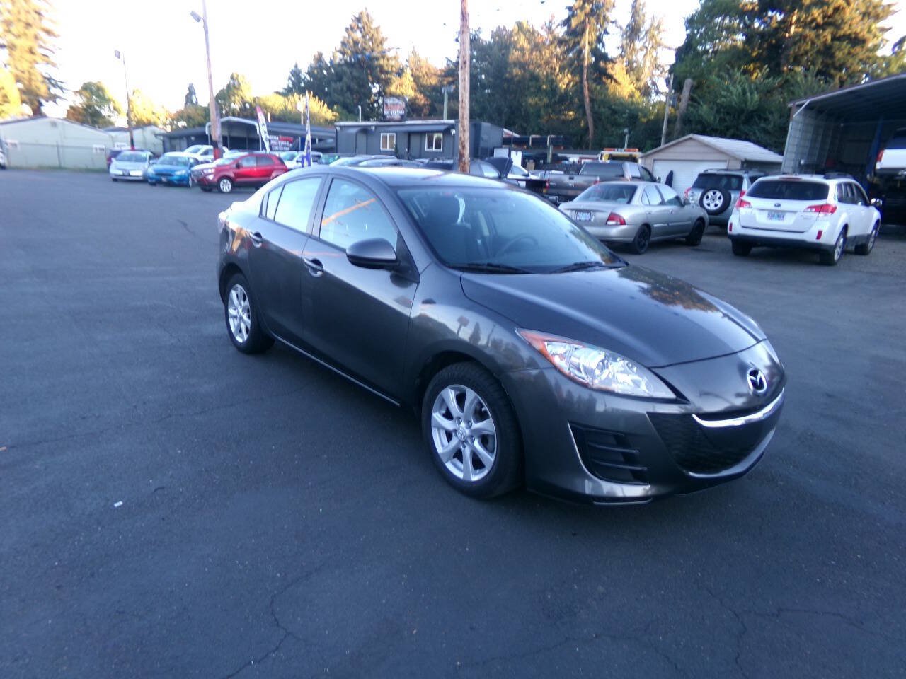 Used 2010 MAZDA MAZDA3 i Touring FWD image 3