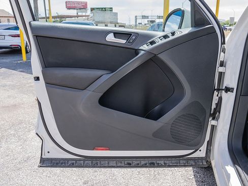 Used 2013 Volkswagen Tiguan S image 11