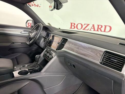 Used 2022 Volkswagen Atlas Cross Sport SE FWD image 17