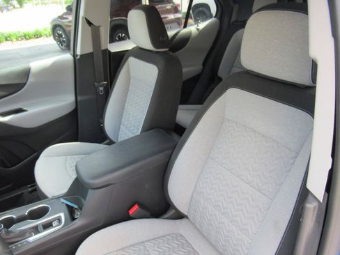 Used 2024 Chevrolet Equinox LT FWD image 18