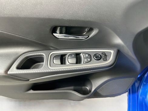 Used 2024 Nissan Versa SR FWD image 15