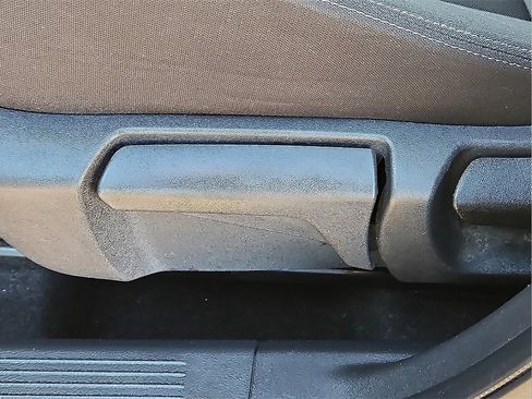 Used 2023 Nissan Rogue S image 20