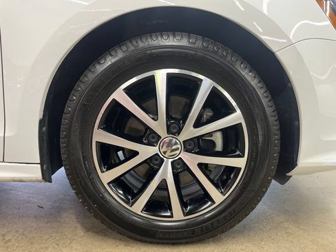 Used 2017 Volkswagen Jetta SE FWD image 29