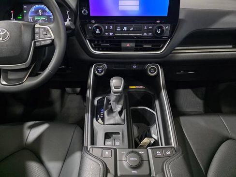 Used 2025 Toyota Grand Highlander AWD Hybrid image 20